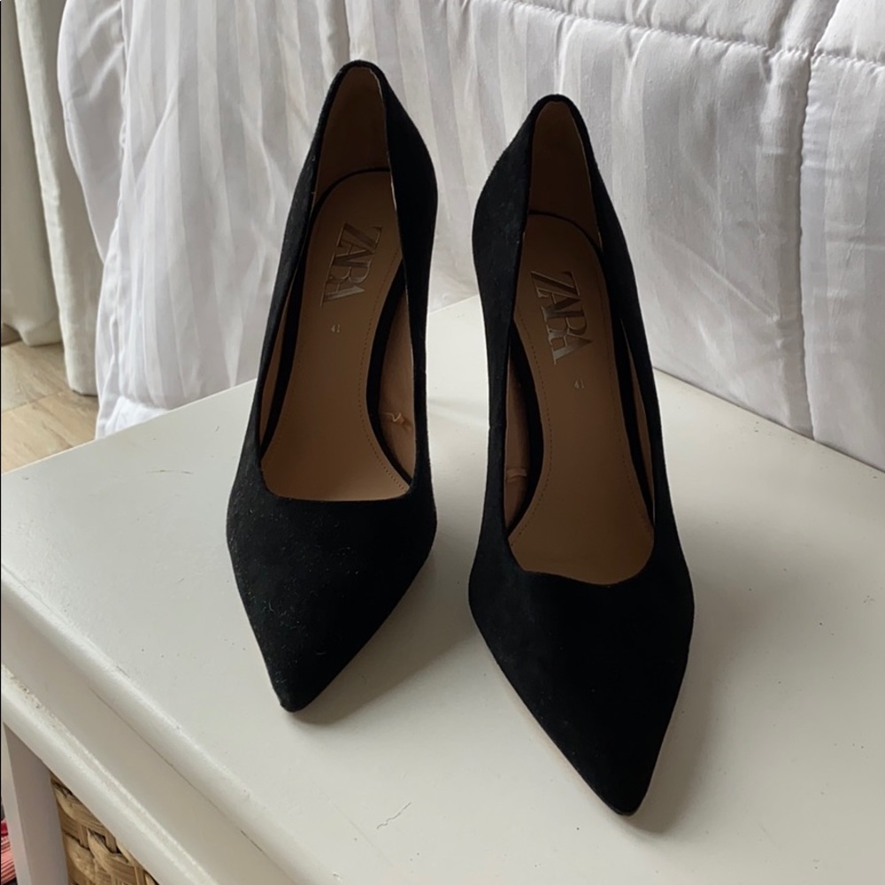 Zara Pumps Size 41 (fit a size 9.5 or 10)